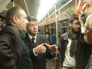 Dans le tram de Vienne, avec José Bové, Bernard Cassen et Max Arvelaiz, le conseiller diplomatique du président Chavez