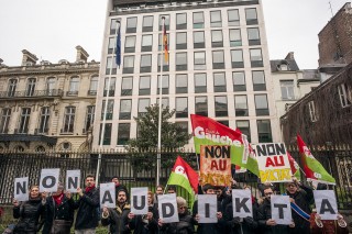 Rassemblement de soutien au peuple grec devant l’ambassade d’Allemagne en France, le mercredi 25 février 2015