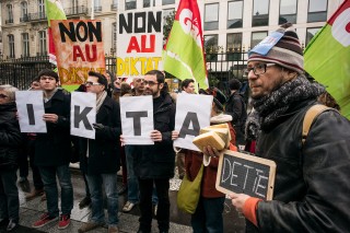 Rassemblement devant l'ambassade d'Allemagne